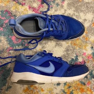 Women’s Nike air tennis shoes 7.5